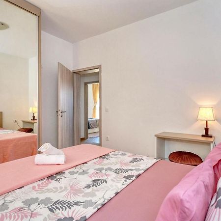 Apartment Zanic Zara Esterno foto