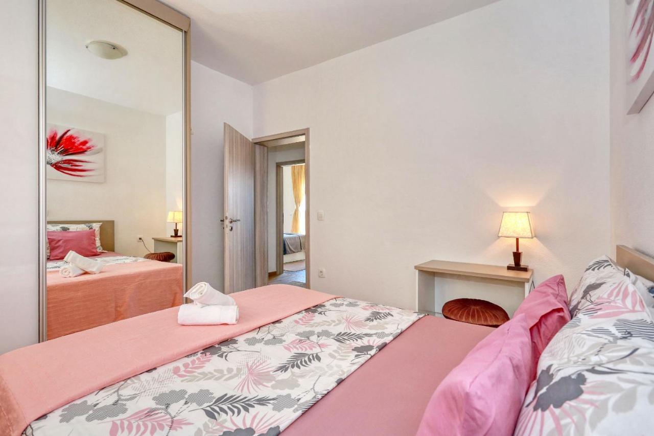 Apartment Zanic Zara Esterno foto