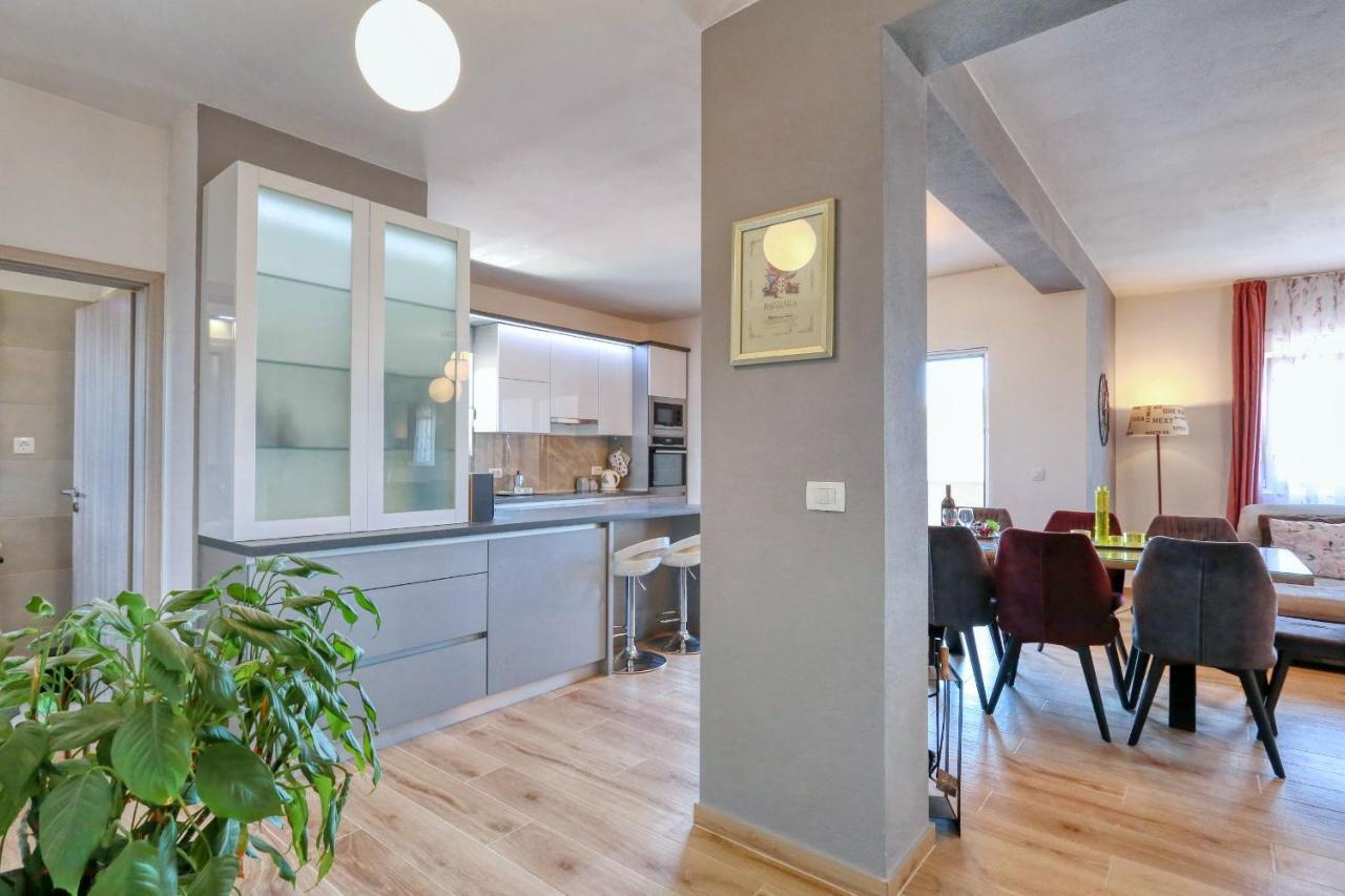 Apartment Zanic Zara Esterno foto