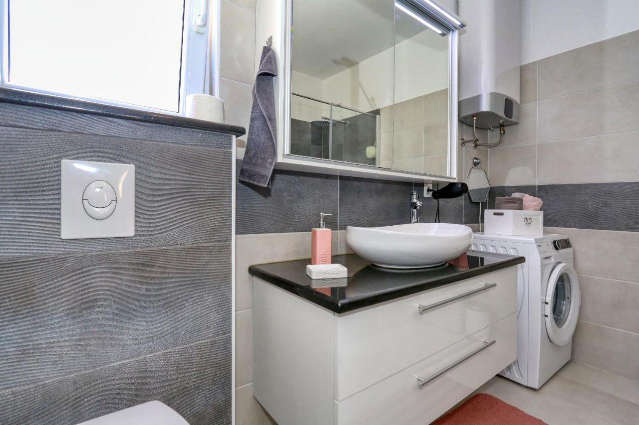 Apartment Zanic Zara Esterno foto