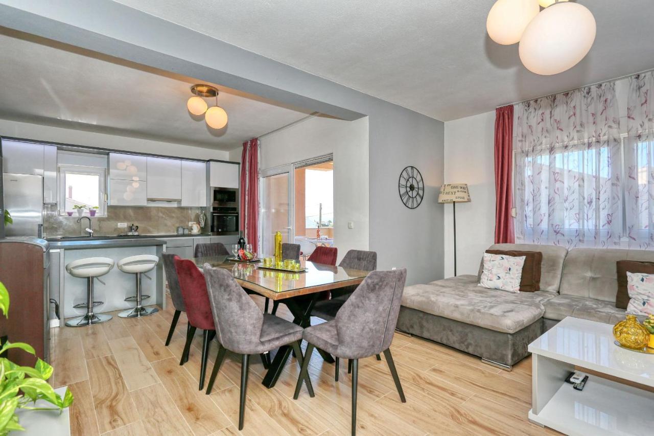 Apartment Zanic Zara Esterno foto