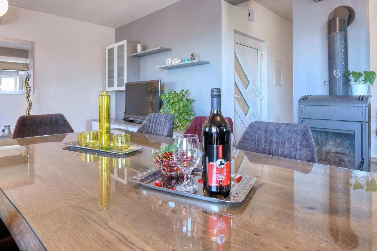 Apartment Zanic Zara Esterno foto