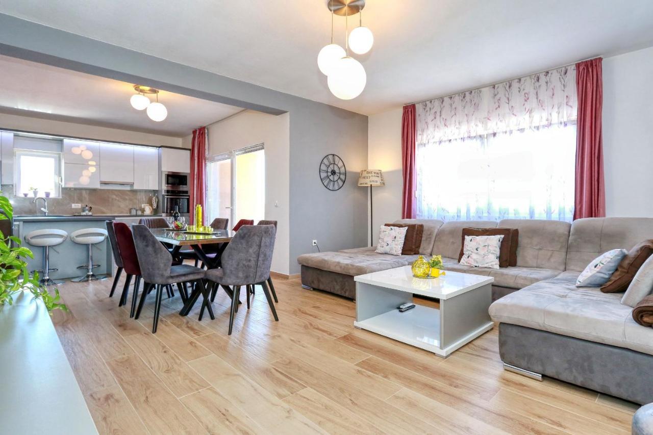 Apartment Zanic Zara Esterno foto