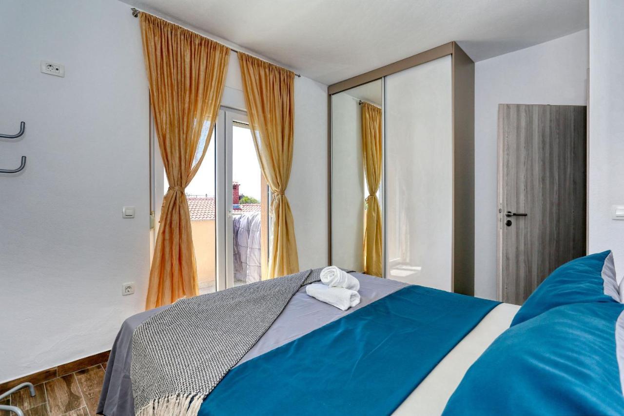Apartment Zanic Zara Esterno foto